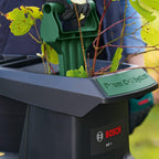 Bosch AXT 25 TC Biotriturador de Turbina 2500 W con Cesto de 53 L y Guantes