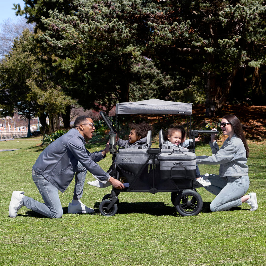 Delta Children Jeep Wrangler Deluxe Carrito Paseo para 4 Niños con Toldo y Nevera